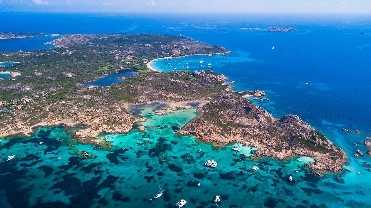 Homey Experience - Attic Sea View Apartment La Maddalena